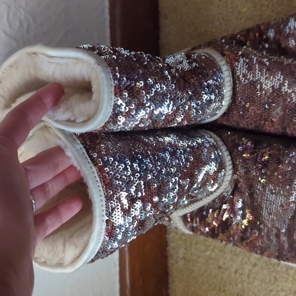 UGG boots - Classic Short Sparkle  sequin S/N 3353 Size 7 - Picture 3 of 10